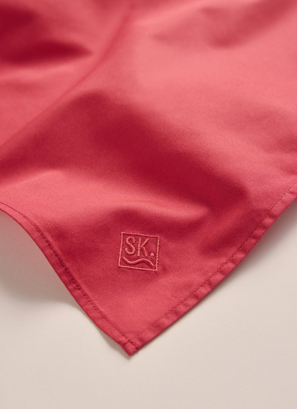 1ACU00153_RED_2_1765847186